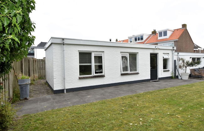 Holiday Home in Huisduinen Near the Dunes and sea - Photo 1