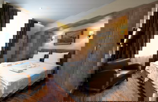 Photo 2 - Level Suites