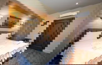 Photo 3 - Level Suites