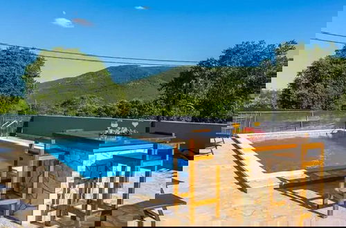 Foto 17 - Idyllic Holiday Home With Private Pool, Sun Deck, and Organic Garden