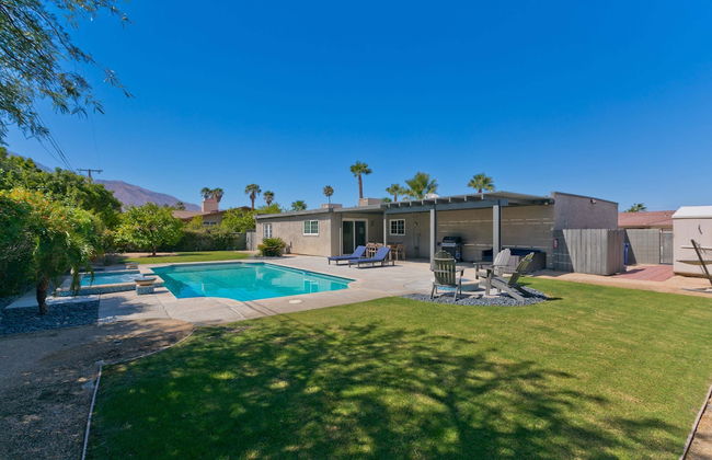 Relax at the 3BR Tranquil Oasis in Palm Springs - Foto 9