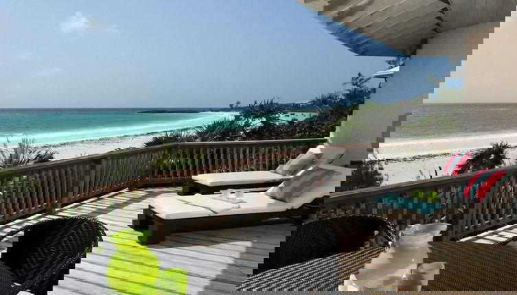 Foto 1 - Oceanfront Elegance: Lovely Home With Views
