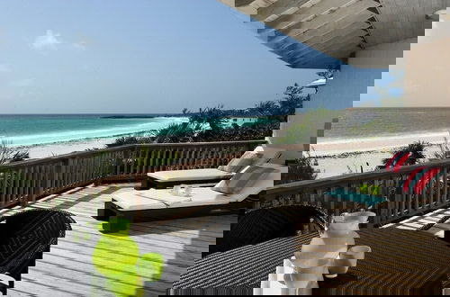 Foto 1 - Oceanfront Elegance: Lovely Home With Views