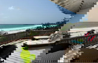Foto 1 - Oceanfront Elegance: Lovely Home With Views