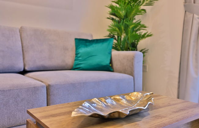 Luxe Apartments near Dubai Mall, Burj Khalifa - Pool, Gym, & Parking by Sojo Stay - Foto 67