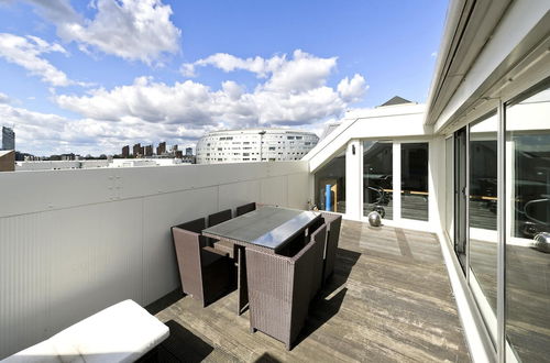 Photo 12 - Luxury 4 Bedroom Penthouse in Beautiful Battersea