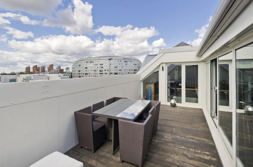 Photo 11 - Luxury 4 Bedroom Penthouse in Beautiful Battersea