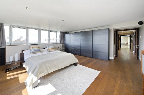 Foto 21 - Luxury 4 Bedroom Penthouse in Beautiful Battersea