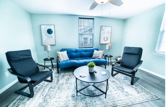 Fascinating 1BR 1 BA Near Festive DT and Riverwalk - Photo 2