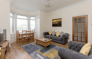 Photo 3 - 414 Spacious 2 Bedroom Ground Floor Apartment Near Leith