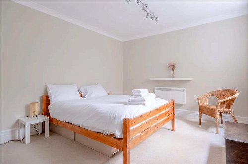 Photo 5 - Lovely 1 Bedroom With Patio - 10 Mins From Hyde Park