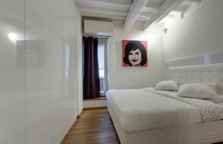 Photo 3 - Central Duomo Apartment With Fast Wifi