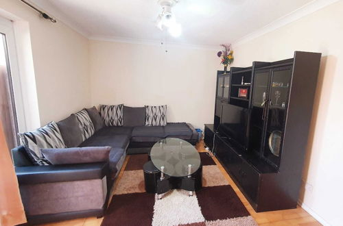 Photo 5 - Remarkable 1-bed Flat in Slough, Near Farnham Road