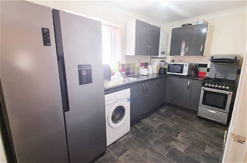 Photo 4 - Remarkable 1-bed Flat in Slough, Near Farnham Road