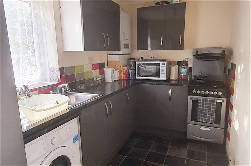 Photo 3 - Remarkable 1-bed Flat in Slough, Near Farnham Road