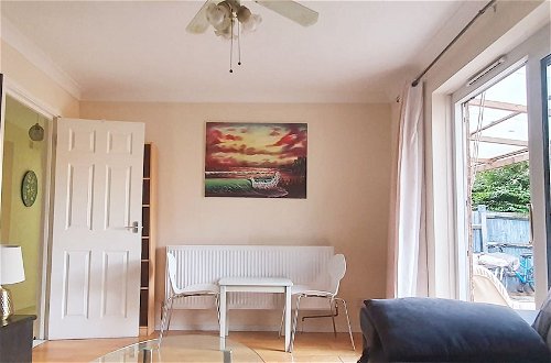 Photo 6 - Remarkable 1-bed Flat in Slough, Near Farnham Road