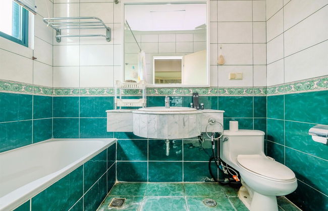 Spacious And Comfort 2Br With Maid Room At Permata Gandaria Apartment - Foto 16