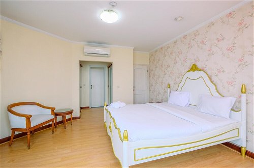 Foto 5 - Spacious And Comfort 2Br With Maid Room At Permata Gandaria Apartment