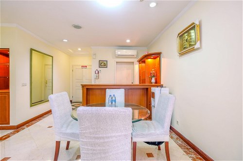 Foto 9 - Spacious And Comfort 2Br With Maid Room At Permata Gandaria Apartment