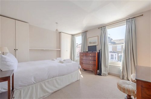 Photo 9 - Charming 2 Bedroom Home in West London