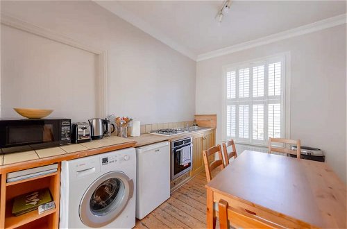 Foto 21 - Charming 2 Bedroom Home in West London