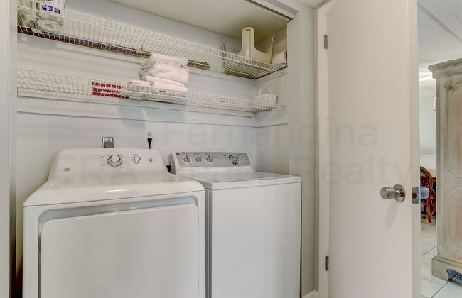 Convenience Direct Oceanfront Condo with Private Balcony by RedAwning - Foto 36