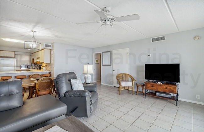 Convenience Direct Oceanfront Condo with Private Balcony by RedAwning - Foto 20