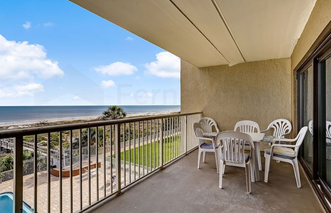 Convenience Direct Oceanfront Condo with Private Balcony by RedAwning - Foto 46