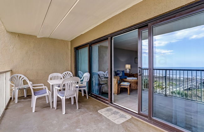 Convenience Direct Oceanfront Condo with Private Balcony by RedAwning - Foto 51