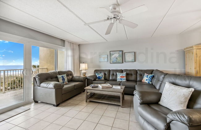 Convenience Direct Oceanfront Condo with Private Balcony by RedAwning - Foto 18