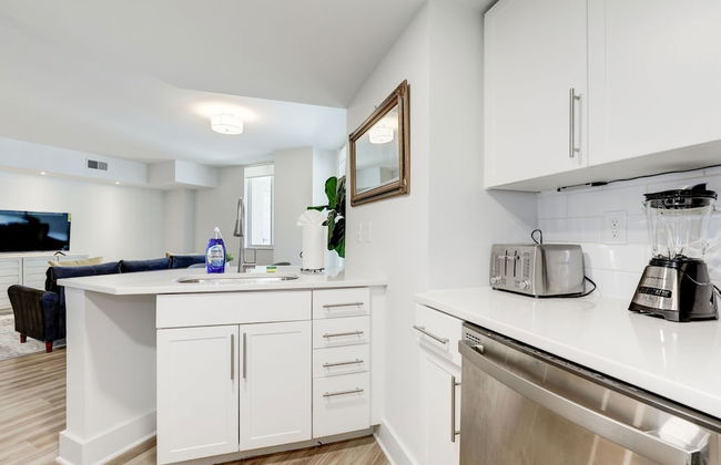 Elegant 2BR Apartment Minutes From DC - Foto 41
