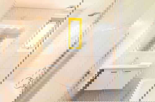 Foto 5 - Comfortable Bungalow With Dishwasher Near the Beach