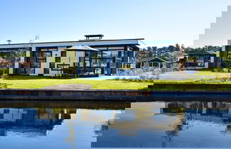 Foto 1 - Luxury Waterfront Escape
