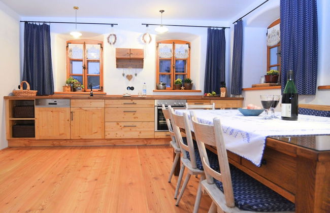 Sunny Holiday Home Near the Forest - Foto 20