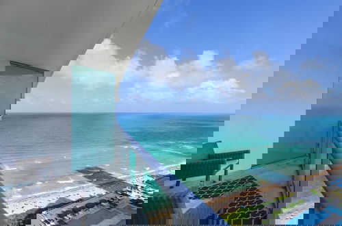 Foto 55 - Luxury Beachfront Condo with Ocean View