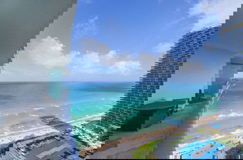 Foto 54 - Luxury Beachfront Condo with Ocean View