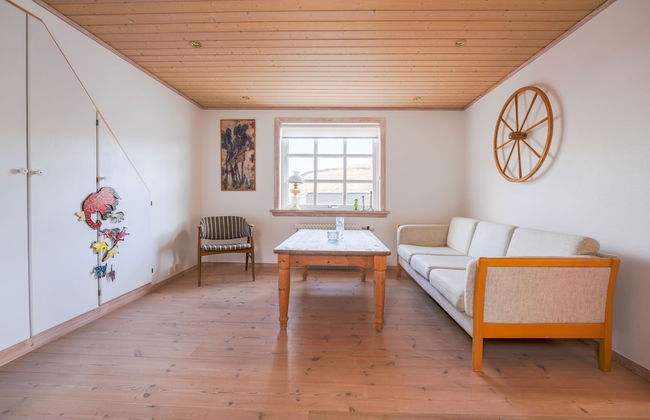 Lovely 4 Bedroom House In Vestmanna - Photo 10