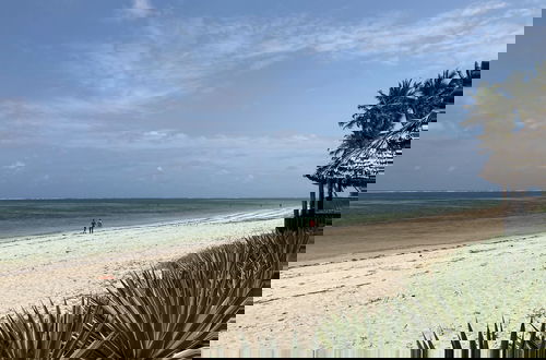 Foto 18 - Ahadi Beachfront 2 Bedroom by YourHost