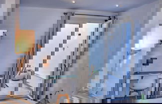 Photo 3 - Inviting Apartment With Balcony