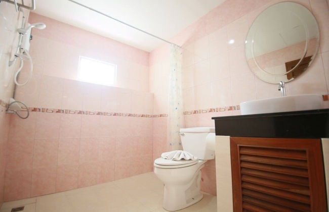Pintree Service Apartment Pattaya - Photo 36
