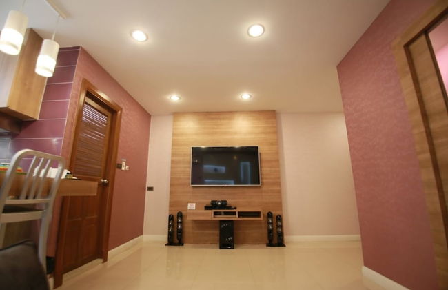 Pintree Service Apartment Pattaya - Photo 14