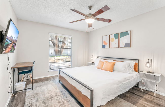 Soco 2BR Comfy Suite w Pool King bed Fast Wifi - Foto 3