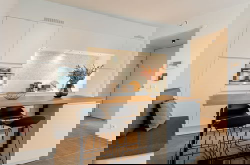 Foto 8 - Modern and Stylish Apartment With Terrace