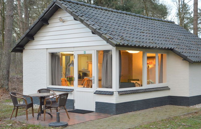 Completely Detached Bungalow in a Nature-filled Park by a Large fen - Foto 30