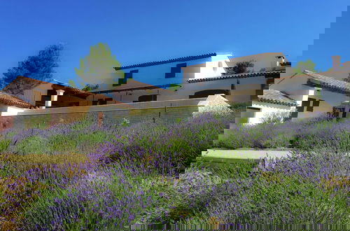 Foto 33 - Luxury Villa in Provence With a Private Pool