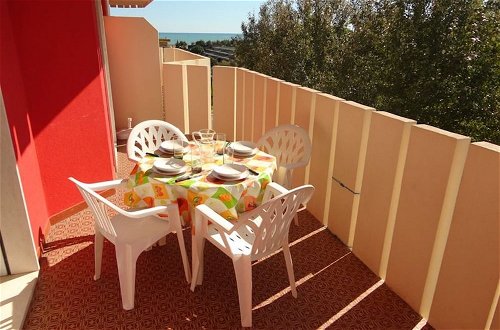 Foto 4 - Red Flat With Shared Pool and Private Parking