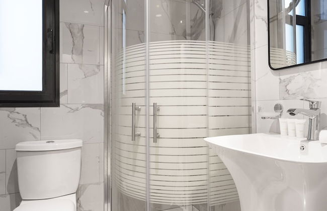 THE CODE RESIDENCE - Photo 18