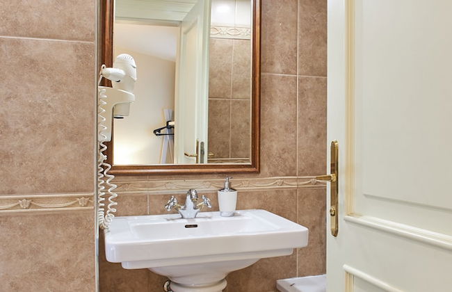 River View Residence by Charles Bridge - Photo 34