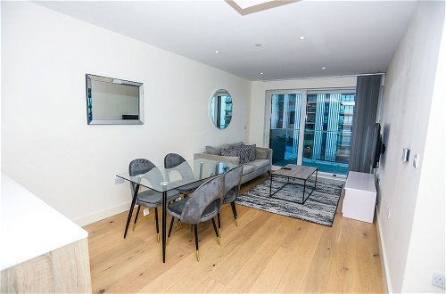 Foto 12 - Docklands Stunning 2 bed Apartment London