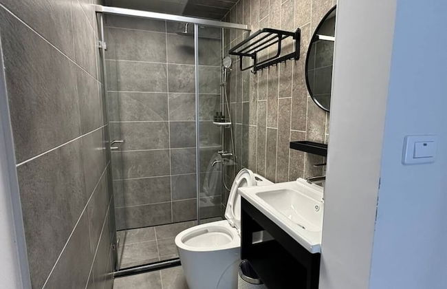 Luxury Apartment - Photo 11